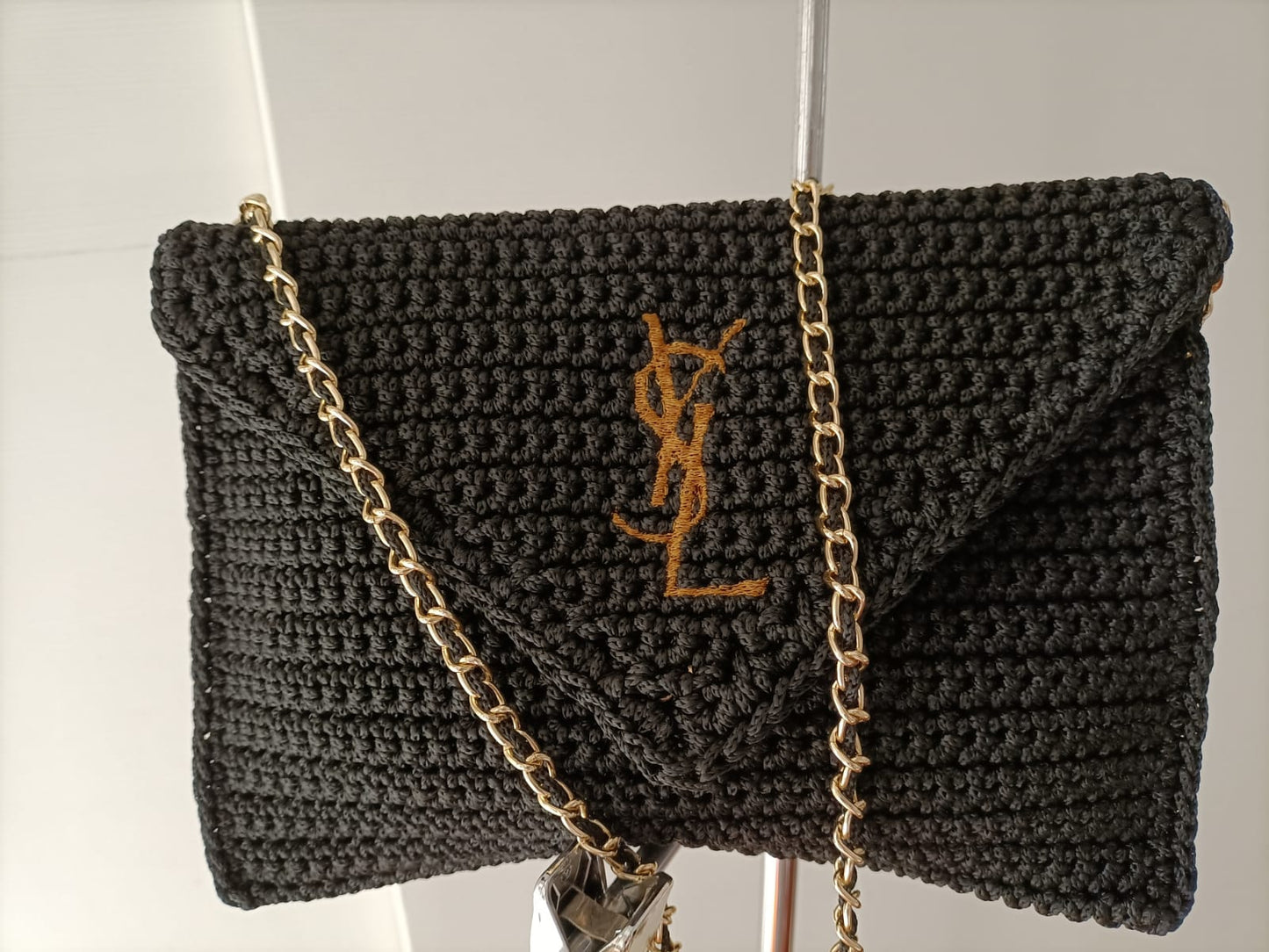 Clutch Paris