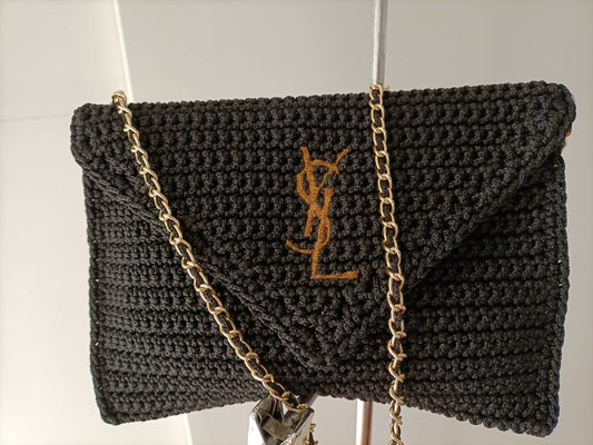 Clutch Paris